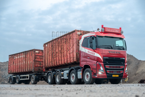 Volvo FH16-750 8x4WS 03